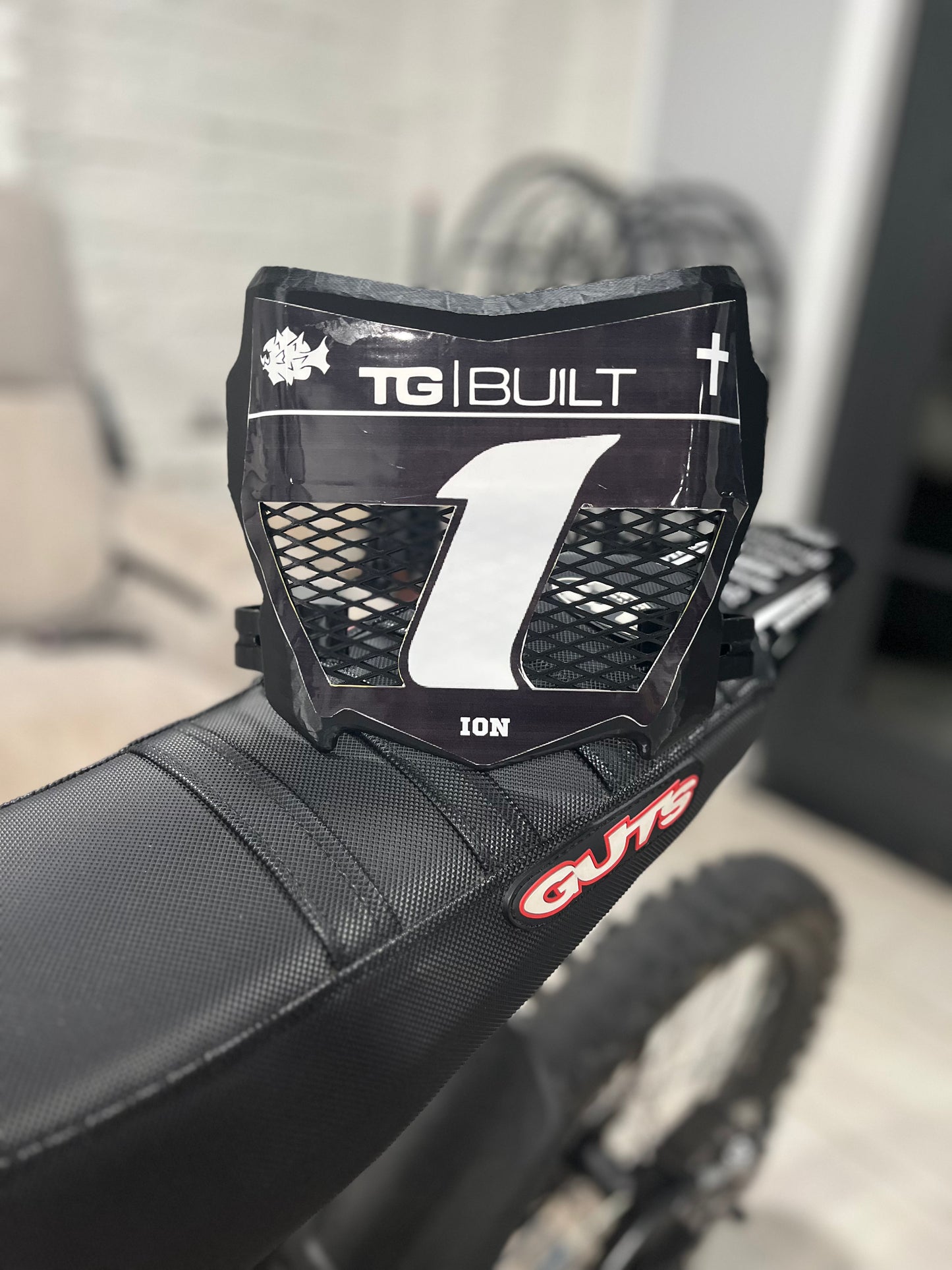 Motocutz style vented plate